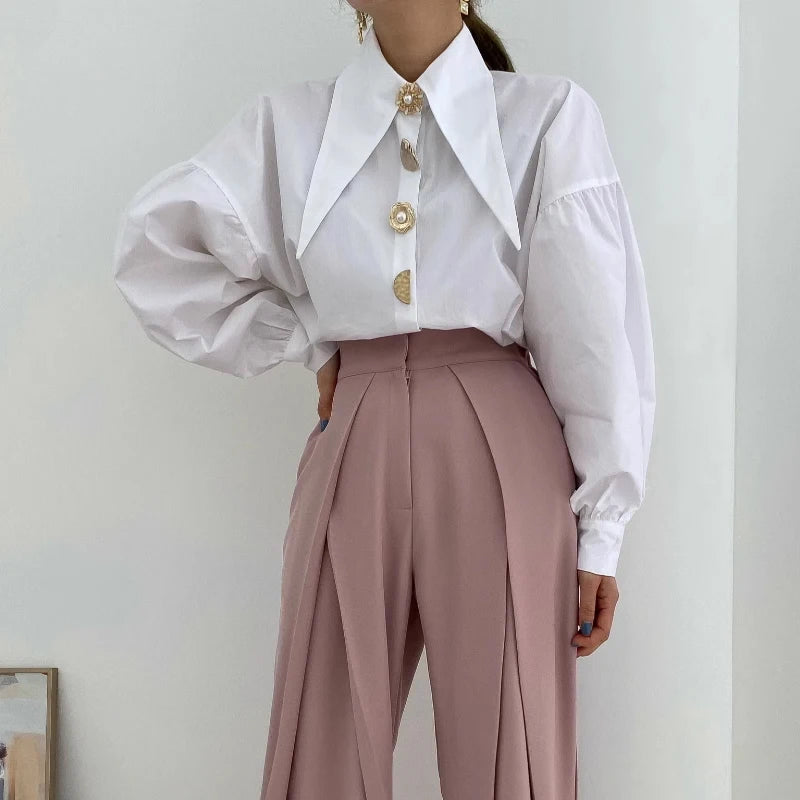 Evelyn – Bluse mit Statement-Kragen und Puffärmeln