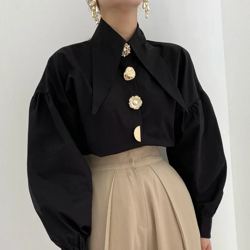 Evelyn – Bluse mit Statement-Kragen und Puffärmeln