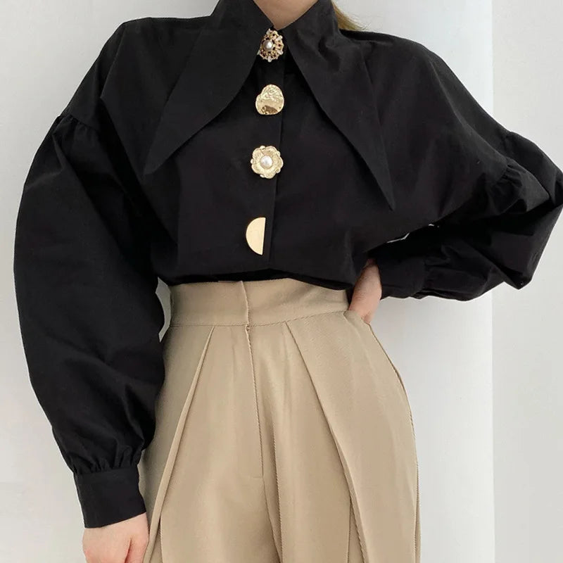 Evelyn – Bluse mit Statement-Kragen und Puffärmeln