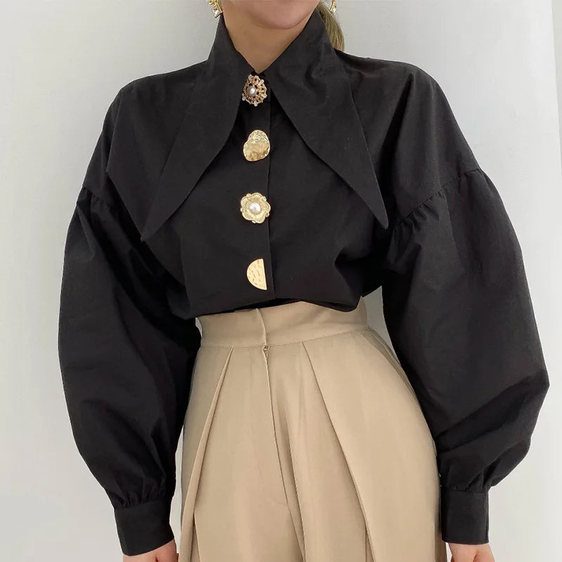 Evelyn – Bluse mit Statement-Kragen und Puffärmeln