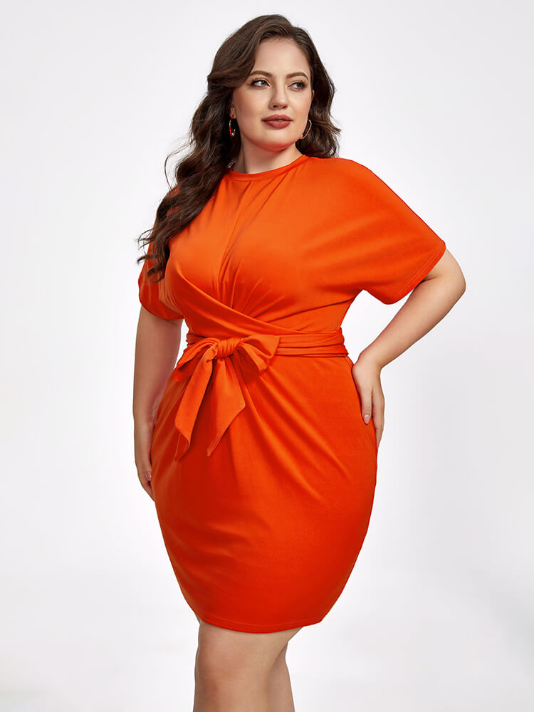 Orange Kleid mit Rundhalsausschnitt & Frontknoten