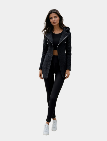 Lisa Jacke mit Kapuzenpulli